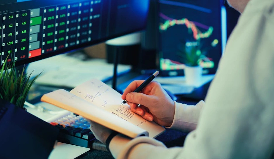 Dashboard analityczny z wizualizacją danych rynkowych.